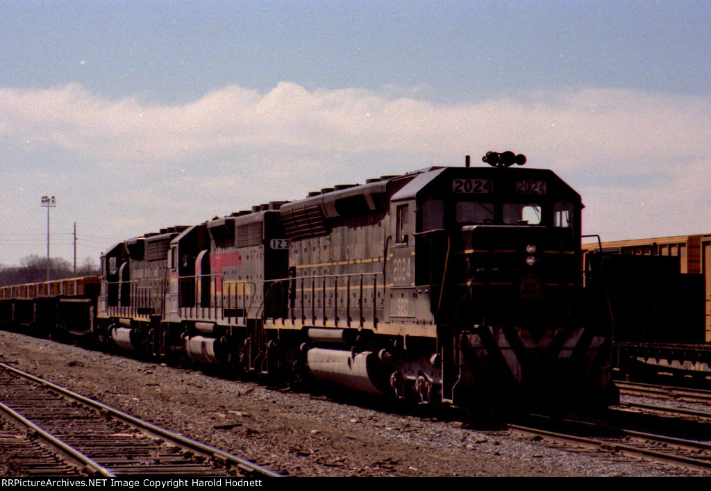 SBD 2024, 1233, and 2047 are power for this northbound train